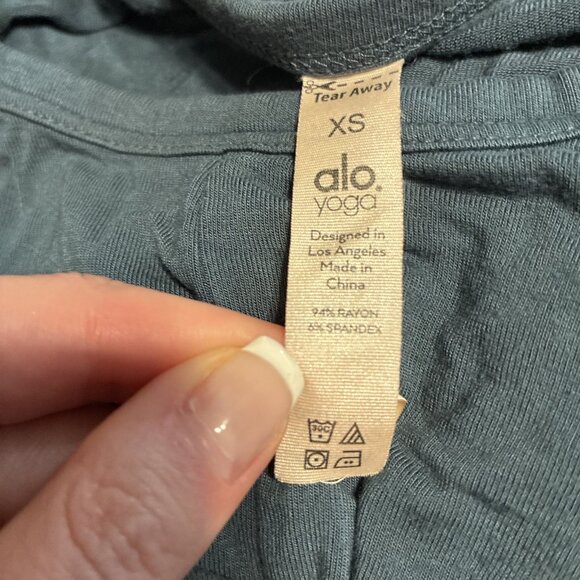 alo yoga Women’s Solid Blue Crew Neck Crop Twist Front Layering Tank Top Xs - Picture 4 of 6